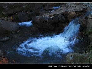 清清溪流,自然之韵，心灵之泉